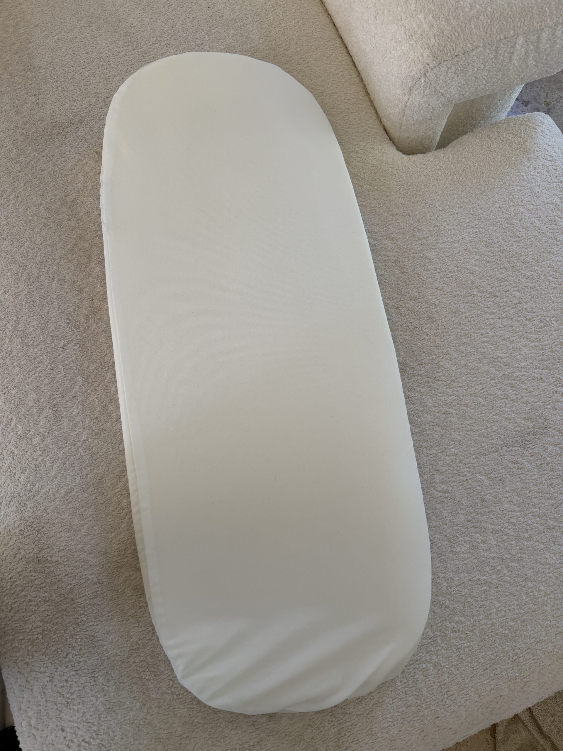 Nettoyage et désinfection d'un matelas bébé.