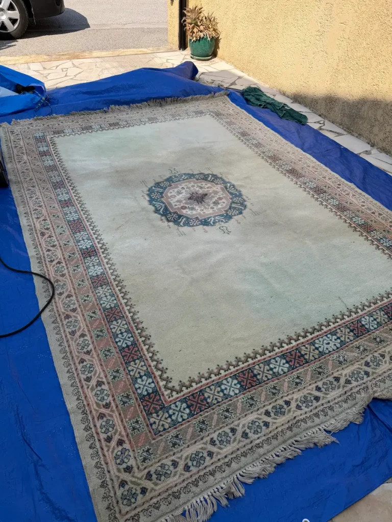 Entretien de tapis sur la ville de Toulon dans le Var.