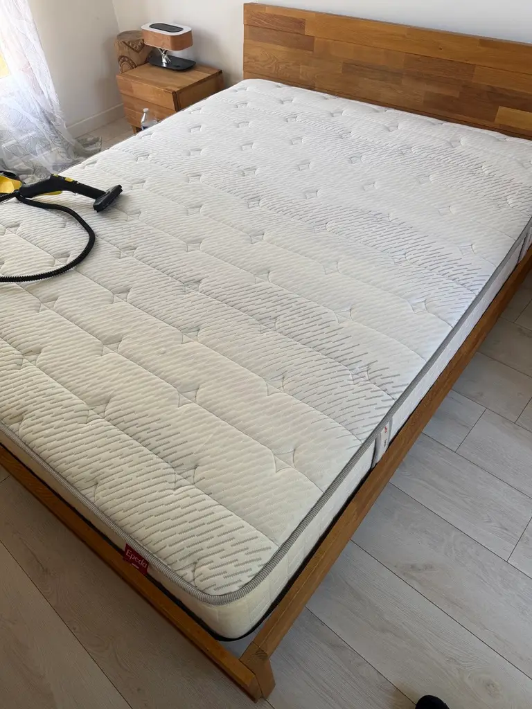 Nettoyage en profondeur d'un matelas contre les acariens par KeepClean83 à Toulon