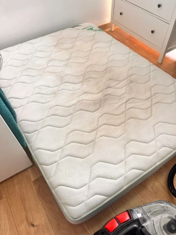 Matelas après nettoyage à Cuers