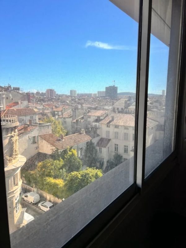 Vitres propres et sans traces après nettoyage à Ollioules